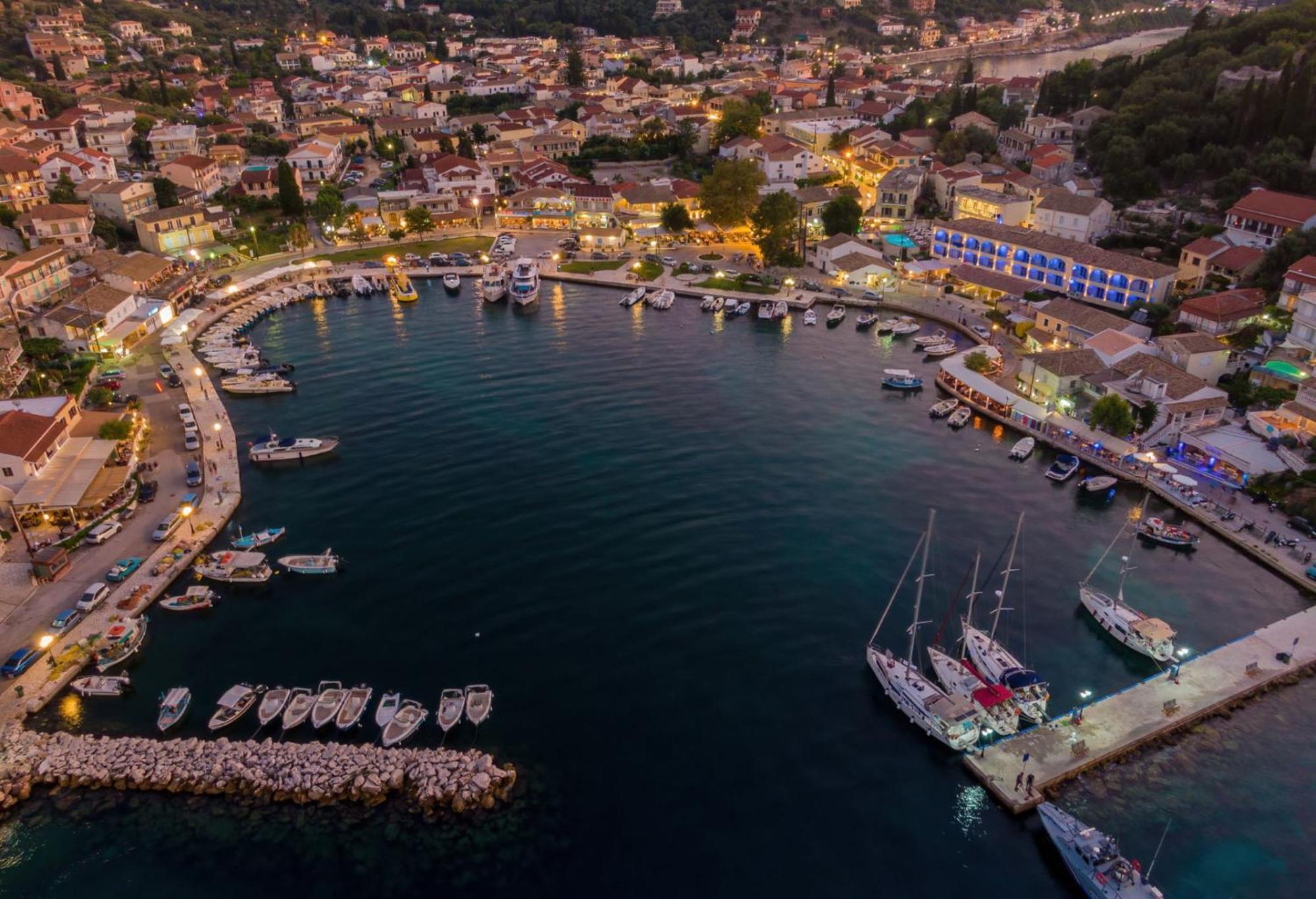 Kassiopi Piazza Suites Экстерьер фото