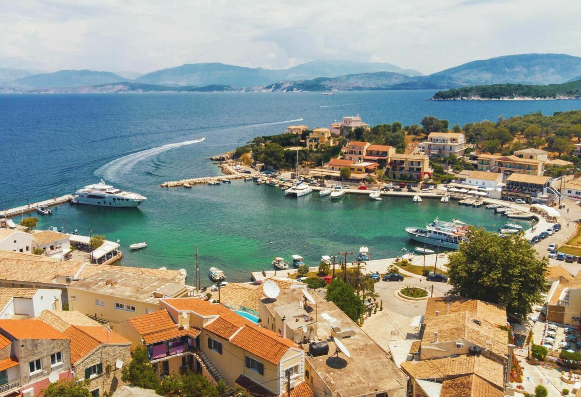 Kassiopi Piazza Suites Экстерьер фото